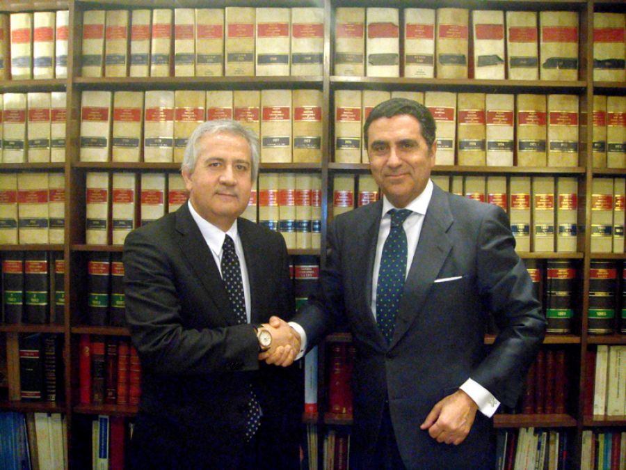 Carlos Fernández Ramírez y Javier G. Bernal 