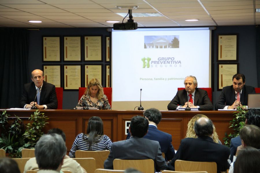 Luis Poblaciones, Elena Jiménez, Carlos Fernández y Joaquín Ibáñez en un momento de la presentación