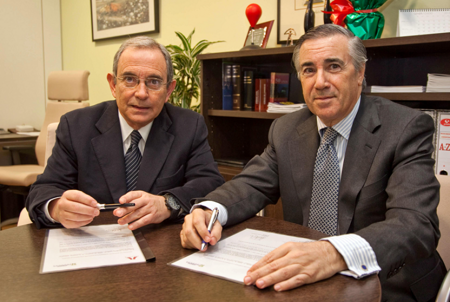  Antonio Fernandez-Huerga y Luis Ferrer i Gaya. Firma acuerdo en Barcelona